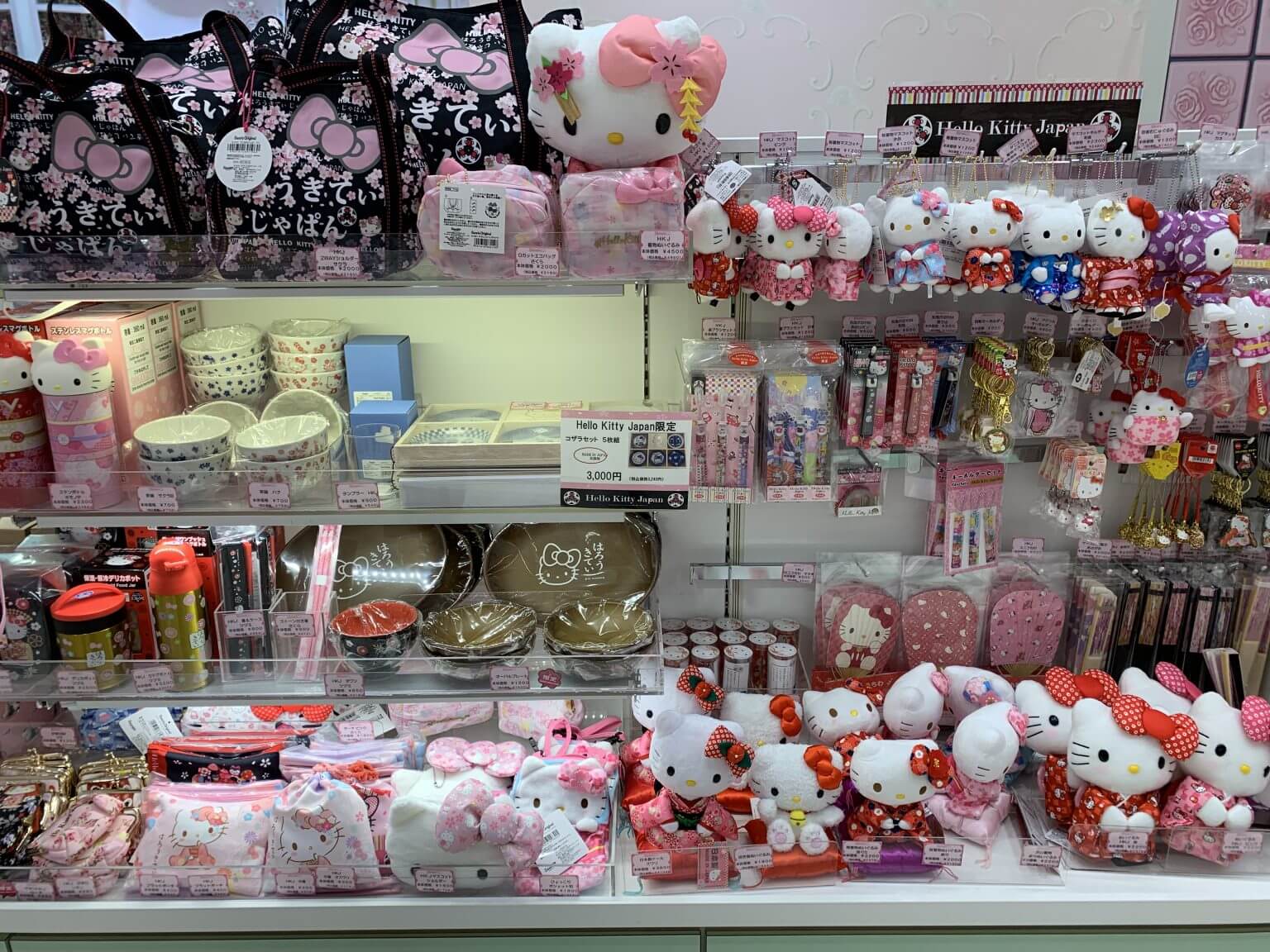 WHERE TO FIND HELLO KITTY in JAPAN - Tokyo with Kids